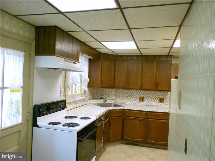 85 Warrior Road Drexel Hill, PA 19026 - Photo 12 of 19 Kitchen