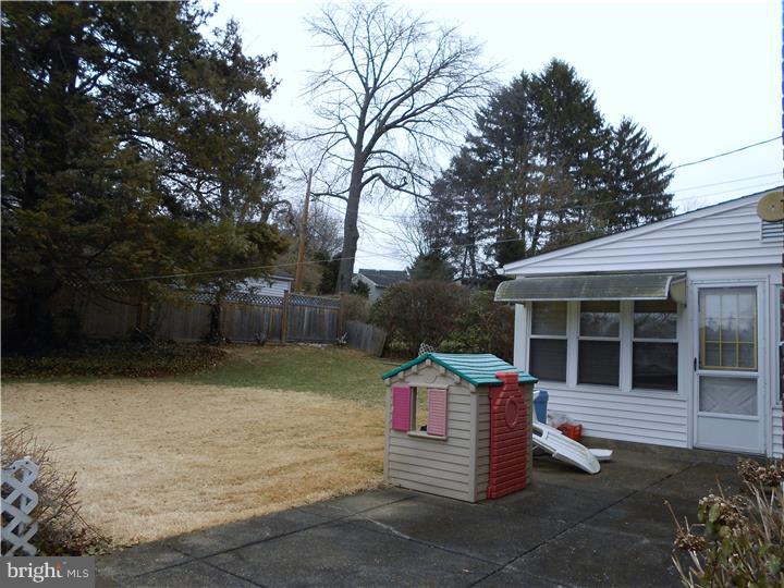 85 Warrior Road Drexel Hill, PA 19026 - Photo 5 of 19 Back Yard