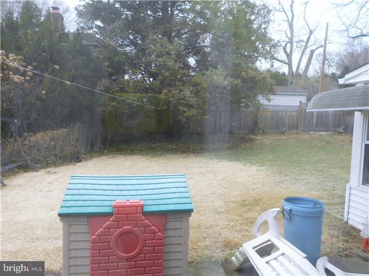 85 Warrior Road Drexel Hill, PA 19026 - Photo 7 of 19 Back Yard