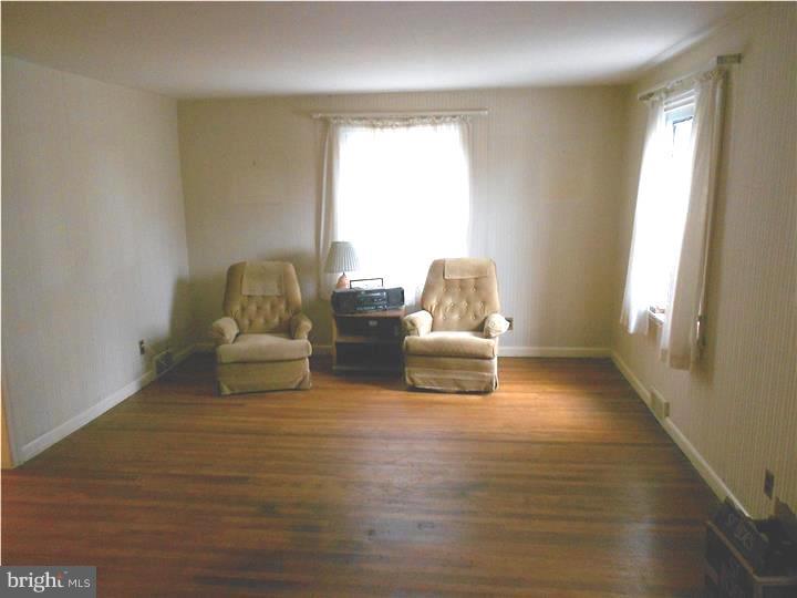 85 Warrior Road Drexel Hill, PA 19026 - Photo 9 of 19 Living Room