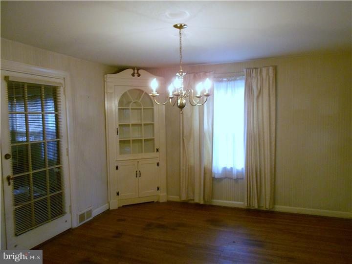85 Warrior Road Drexel Hill, PA 19026 - Photo 10 of 19 Dining Room