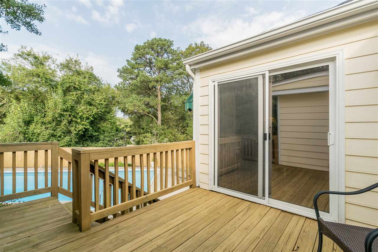 210 Baggett Avenue Raleigh, NC 27604 - Photo 22 of 25 Deck off Sunrom
