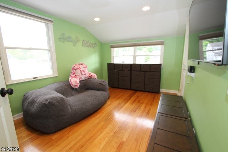 7 Stuart Street Waldwick, NJ 07463 - Photo 32 of 49