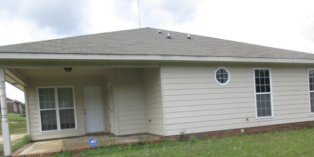 5850 Sandy View Drive Columbus, GA 31907 - Photo 2 of 2 a backyard of a house