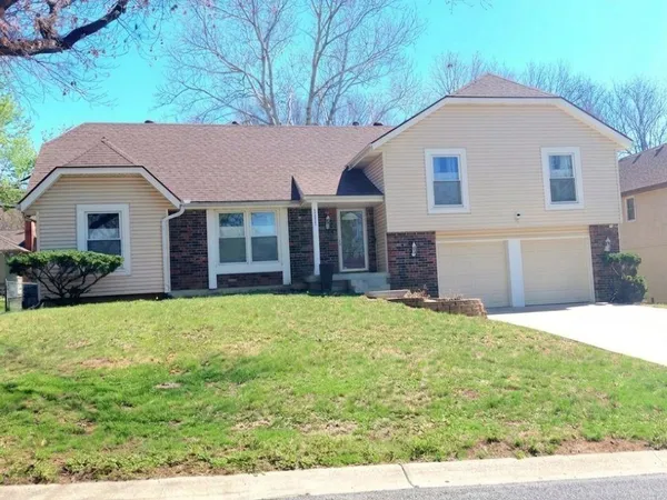 $425,000 | 10321 Long Street, Lenexa, KS 66215