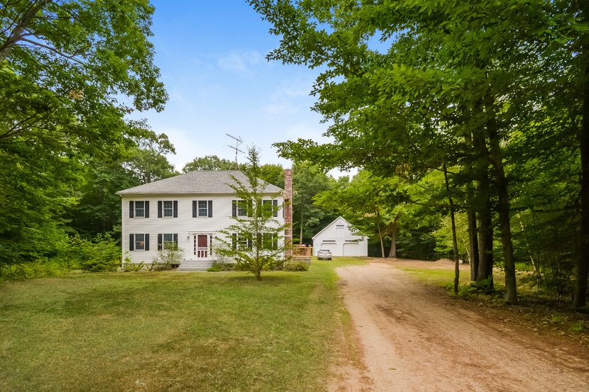 39 Griffin Road Deerfield, NH 03037 - Photo 1 of 38 Gallery Image 1