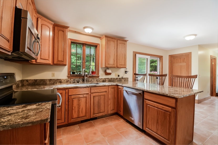39 Griffin Road Deerfield, NH 03037 - Photo 17 of 38 Gallery Image 17