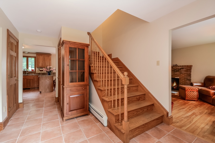 39 Griffin Road Deerfield, NH 03037 - Photo 4 of 38 Gallery Image 4