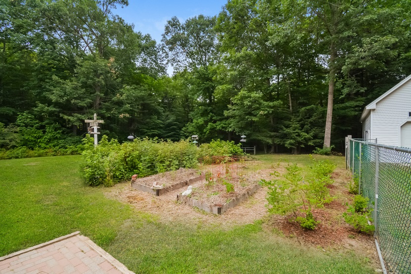 39 Griffin Road Deerfield, NH 03037 - Photo 38 of 38 Gallery Image 38