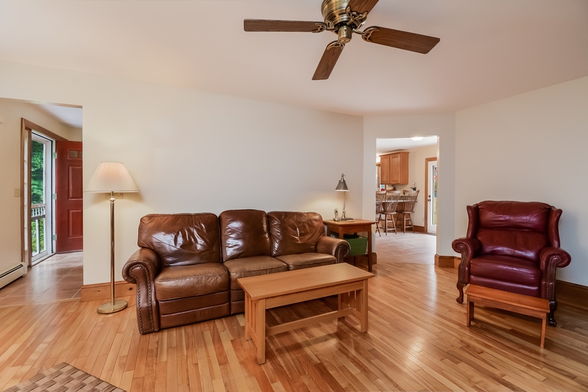 39 Griffin Road Deerfield, NH 03037 - Photo 7 of 38 Gallery Image 7