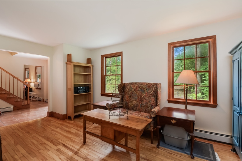 39 Griffin Road Deerfield, NH 03037 - Photo 8 of 38 Gallery Image 8
