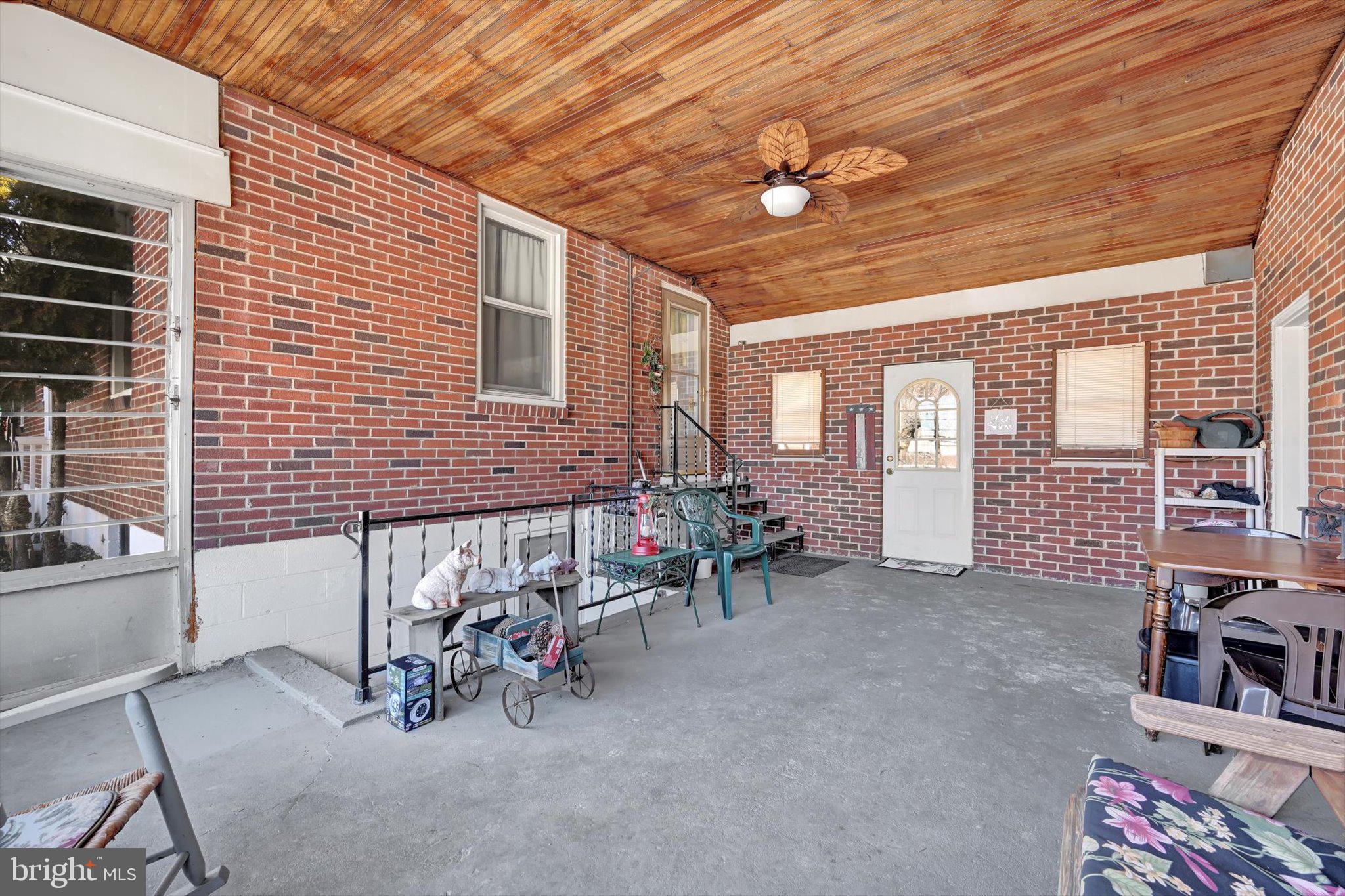 664 Lebanon Road Manheim, PA 17545 - Photo 8 of 28 Patio area