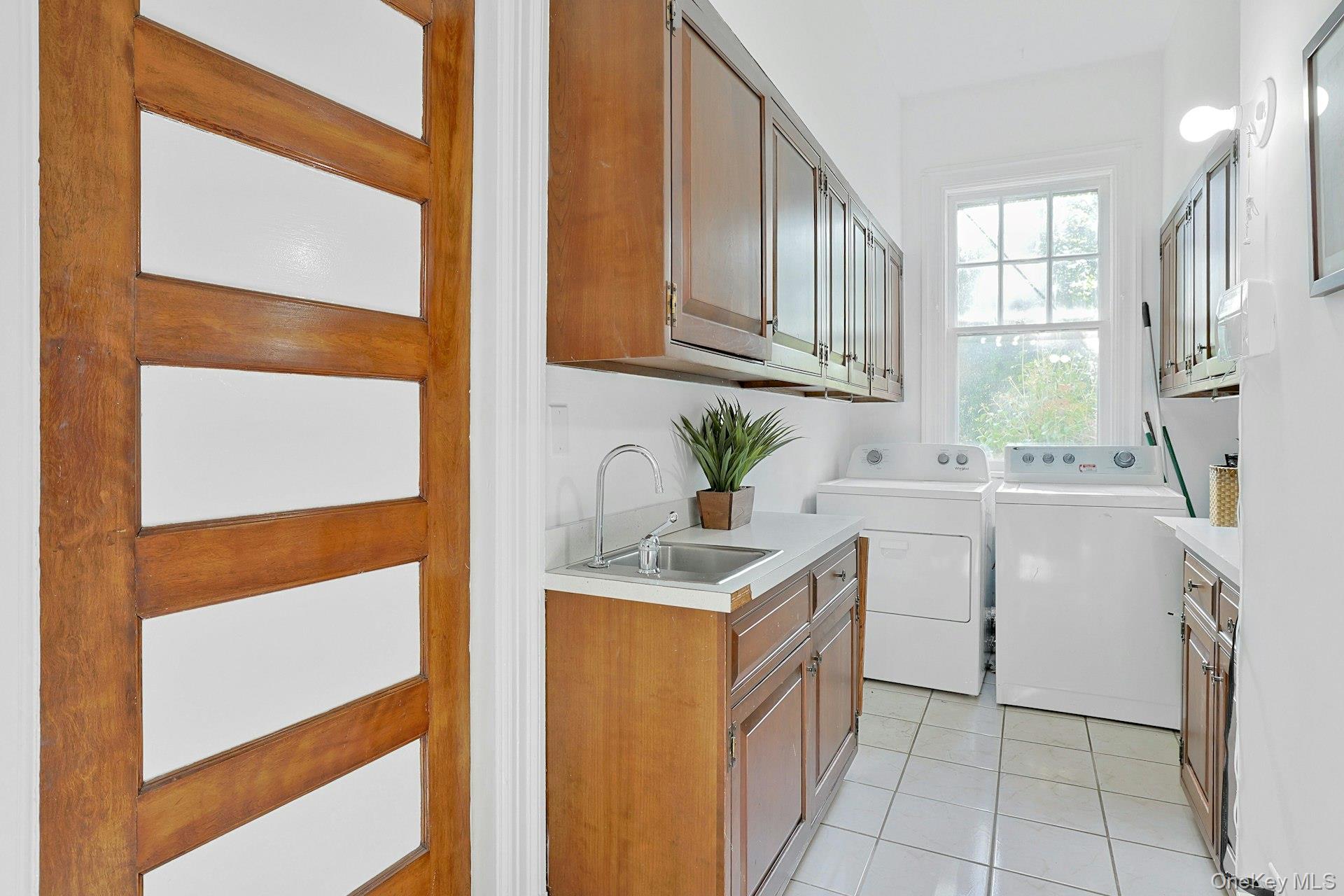 49 Overlook Circle New Rochelle, NY 10804 - Photo 22 of 47