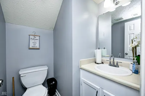 $275,000 | 5922 Prairie Creek Drive, Indianapolis, IN 46254