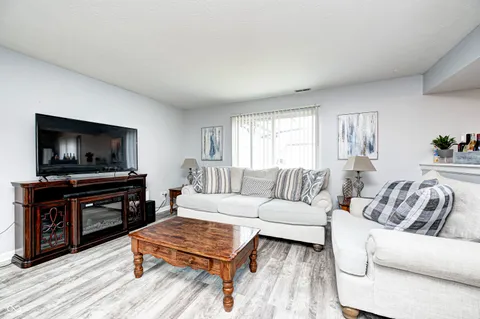 $275,000 | 5922 Prairie Creek Drive, Indianapolis, IN 46254