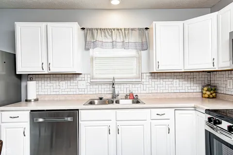 $275,000 | 5922 Prairie Creek Drive, Indianapolis, IN 46254