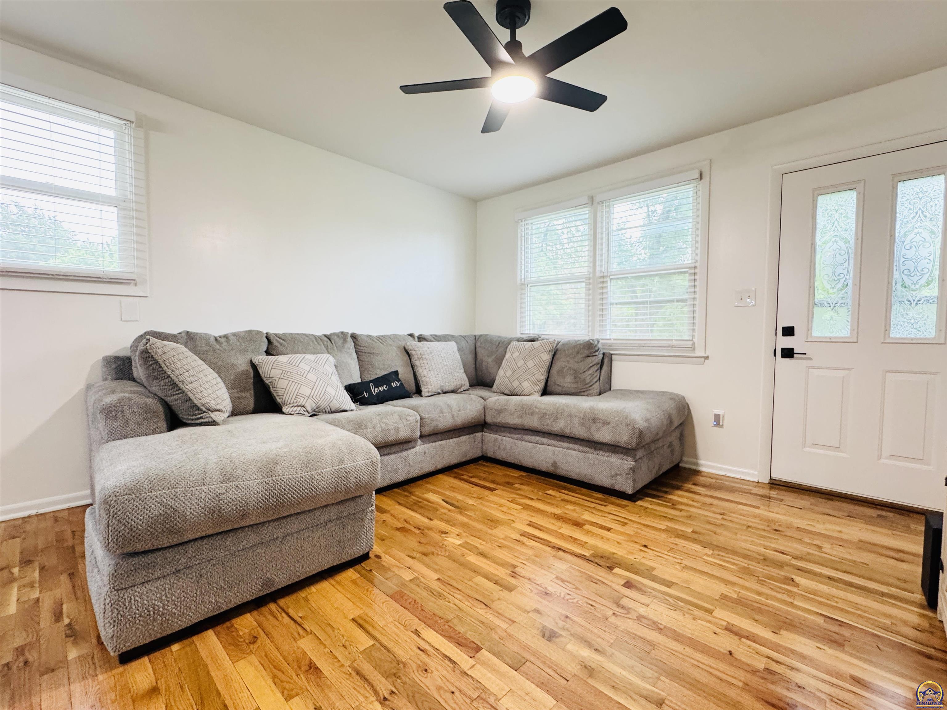320 Northeast 58th Street Topeka, KS 66617 - Photo 11 of 49
