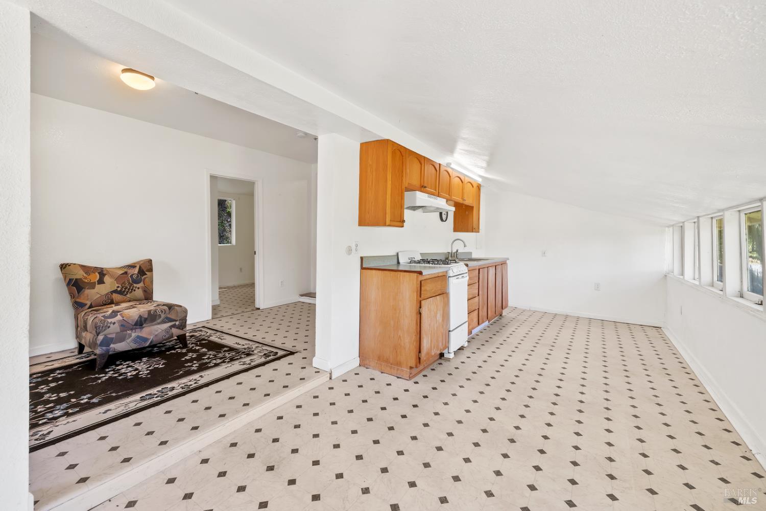 1194 Felta Road Healdsburg, CA 95448 - Photo 35 of 52 a living room with a rug