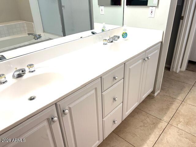 8270 North Hayden Road, Unit 1042 Scottsdale, AZ 85258 - Photo 12 of 30 a bathroom with a sink and mirror