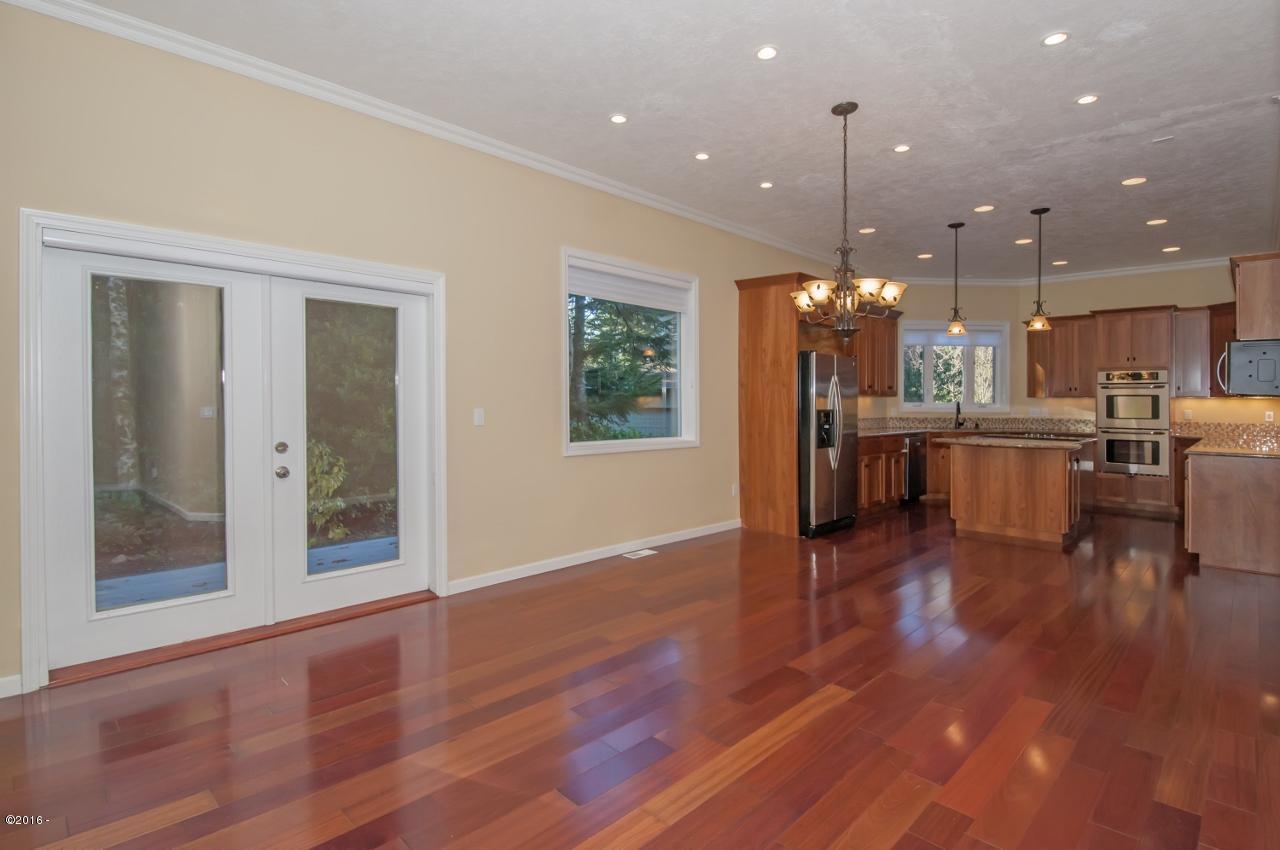 205 Midden Reach Depoe Bay, OR 97341 - Photo 10 of 35 Dining Room
