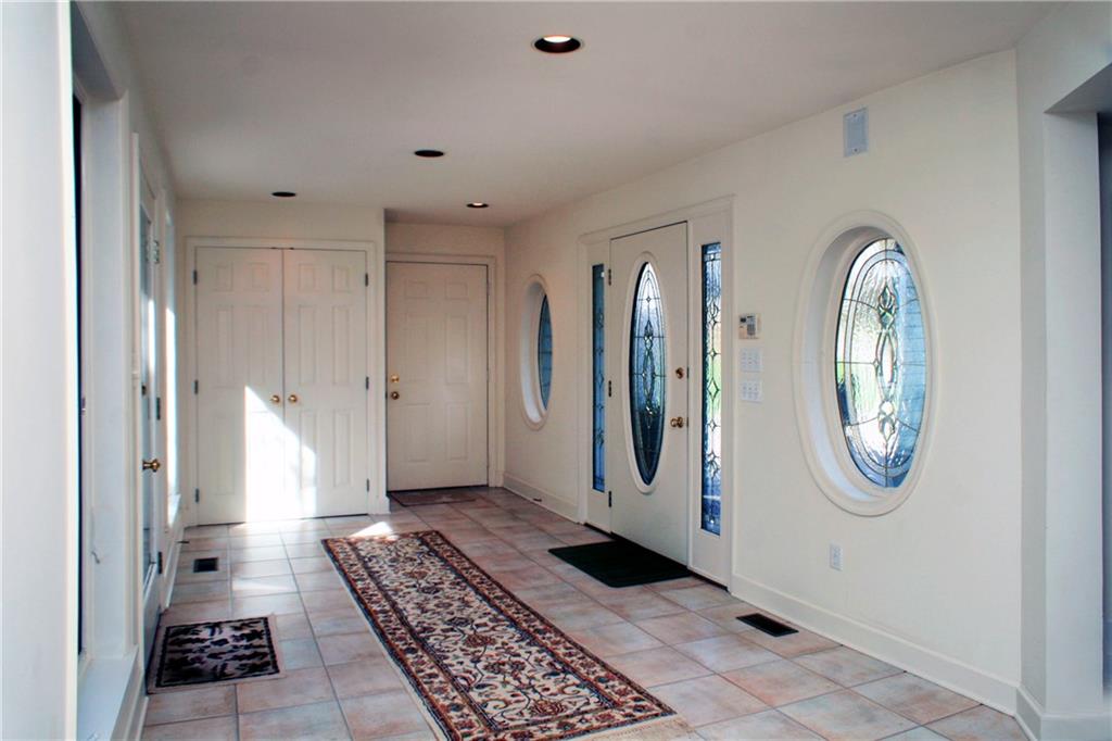874 Field Club Road Pittsburgh, PA 15238 - Photo 2 of 24 Gallery Image 2
