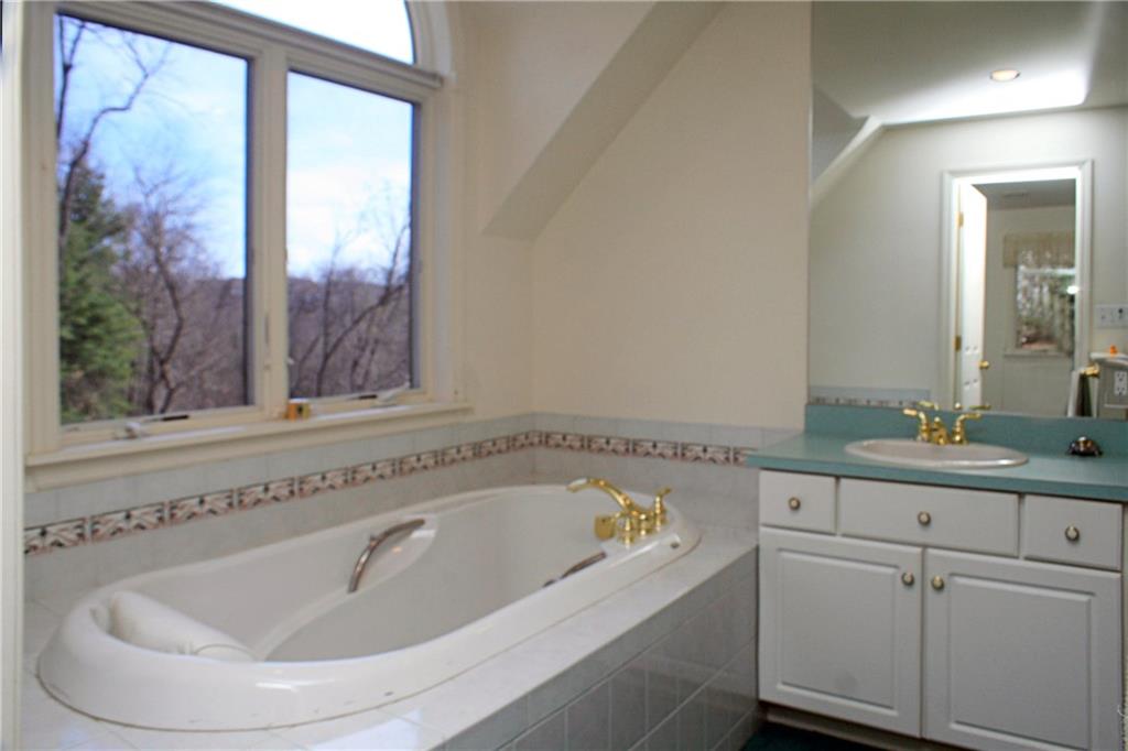 874 Field Club Road Pittsburgh, PA 15238 - Photo 14 of 24 Gallery Image 14
