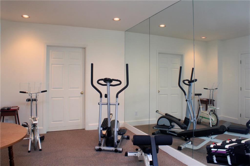 874 Field Club Road Pittsburgh, PA 15238 - Photo 20 of 24 Gallery Image 20