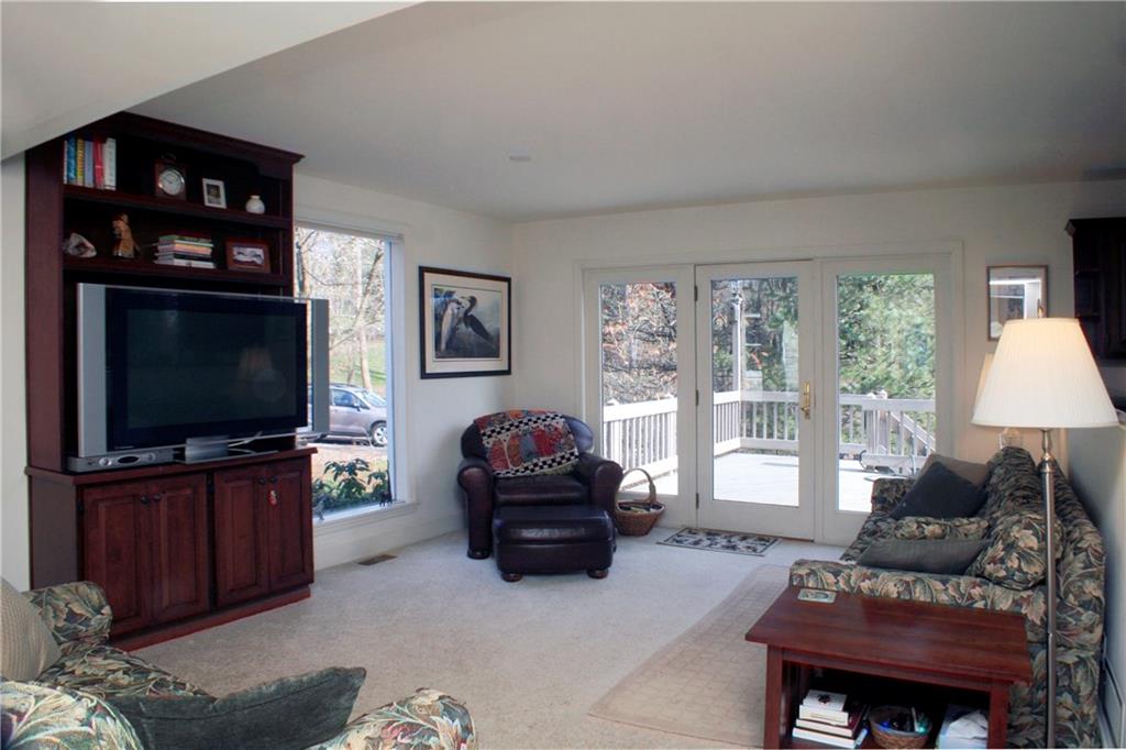 874 Field Club Road Pittsburgh, PA 15238 - Photo 3 of 24 Gallery Image 3