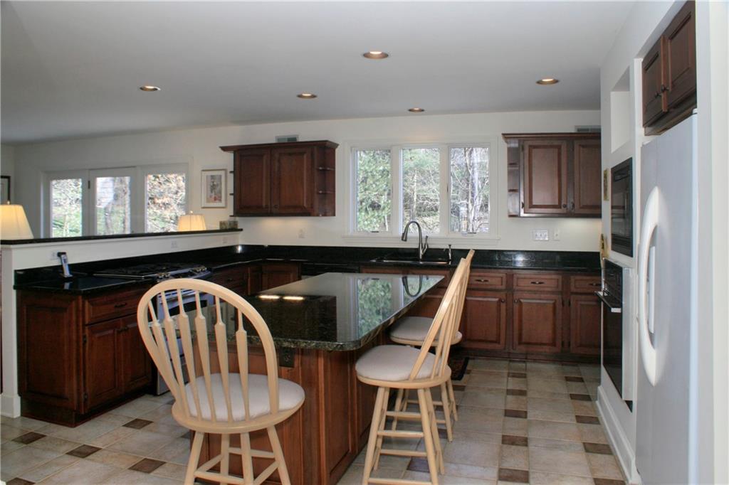 874 Field Club Road Pittsburgh, PA 15238 - Photo 4 of 24 Gallery Image 4