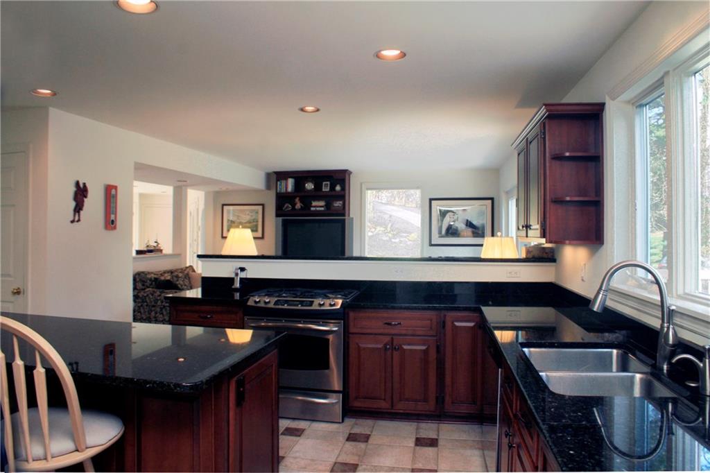 874 Field Club Road Pittsburgh, PA 15238 - Photo 5 of 24 Gallery Image 5