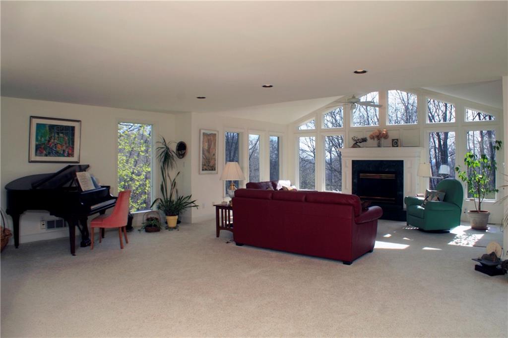 874 Field Club Road Pittsburgh, PA 15238 - Photo 7 of 24 Gallery Image 7
