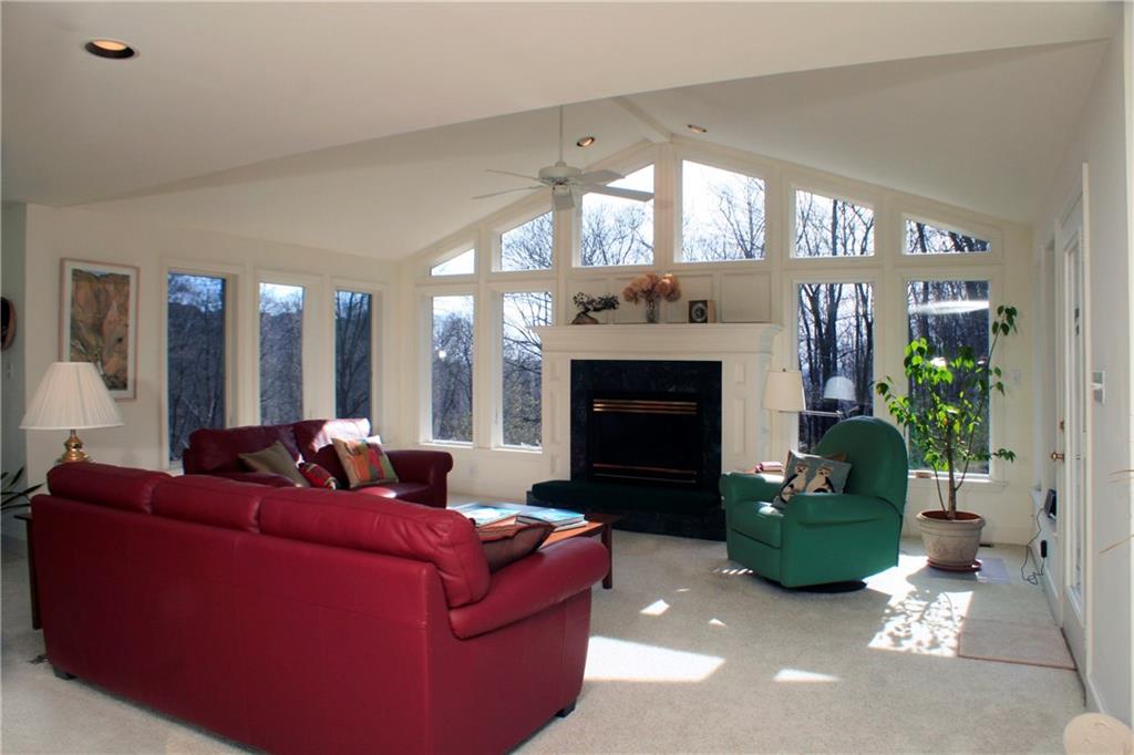 874 Field Club Road Pittsburgh, PA 15238 - Photo 8 of 24 Gallery Image 8