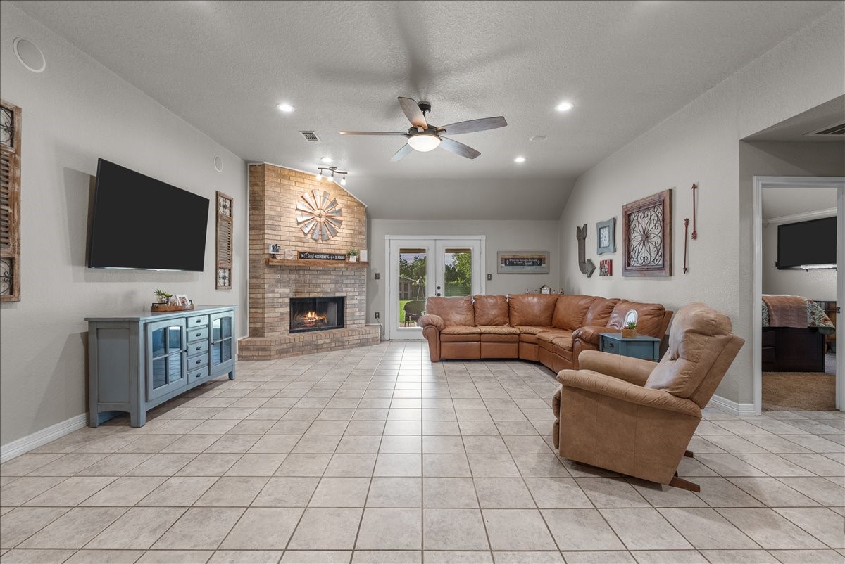 14018 Cimarron Road Santa Fe, TX 77517 - Photo 6 of 24