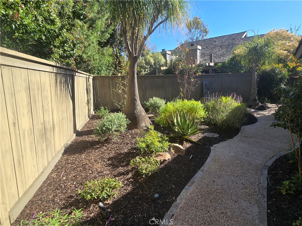 57 Pinewood Irvine, CA 92604 - Photo 6 of 39 Large professionally landscaped side yard