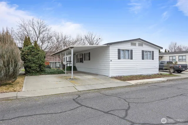 a house view with a outdoor space
