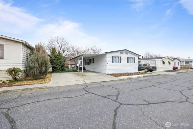 a house view with a outdoor space