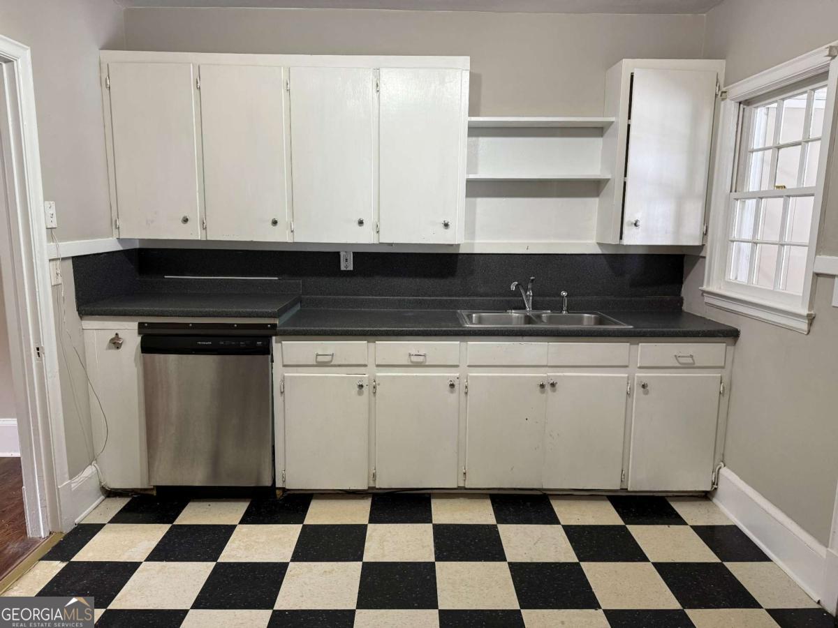 300 Forrest Avenue, Unit B Gainesville, GA 30501 - Photo 6 of 11 a close view of a granite and white cabinets