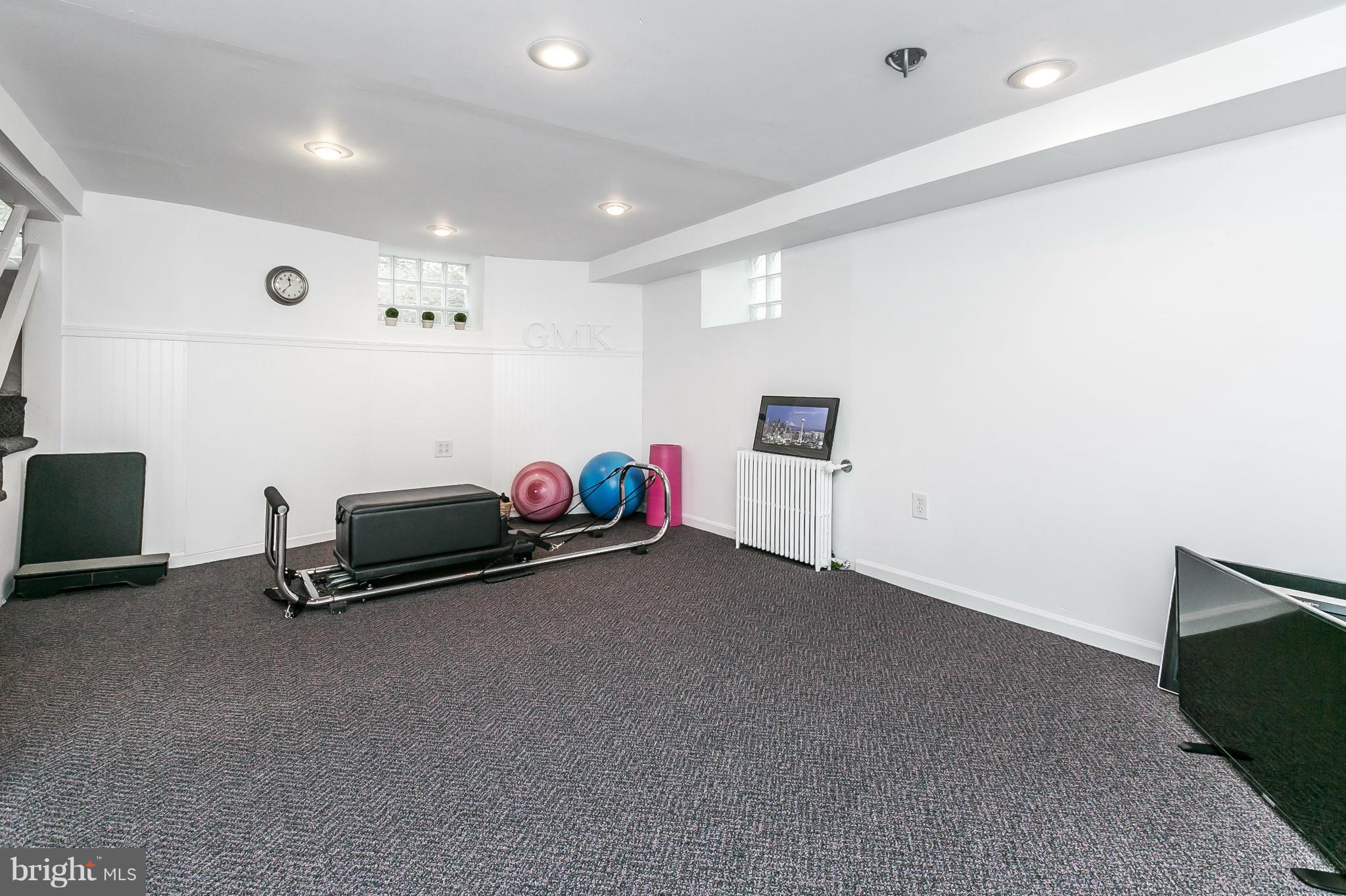 5700 Kenmore Road Baltimore, MD 21210 - Photo 25 of 30 a living room with furniture and a flat screen tv