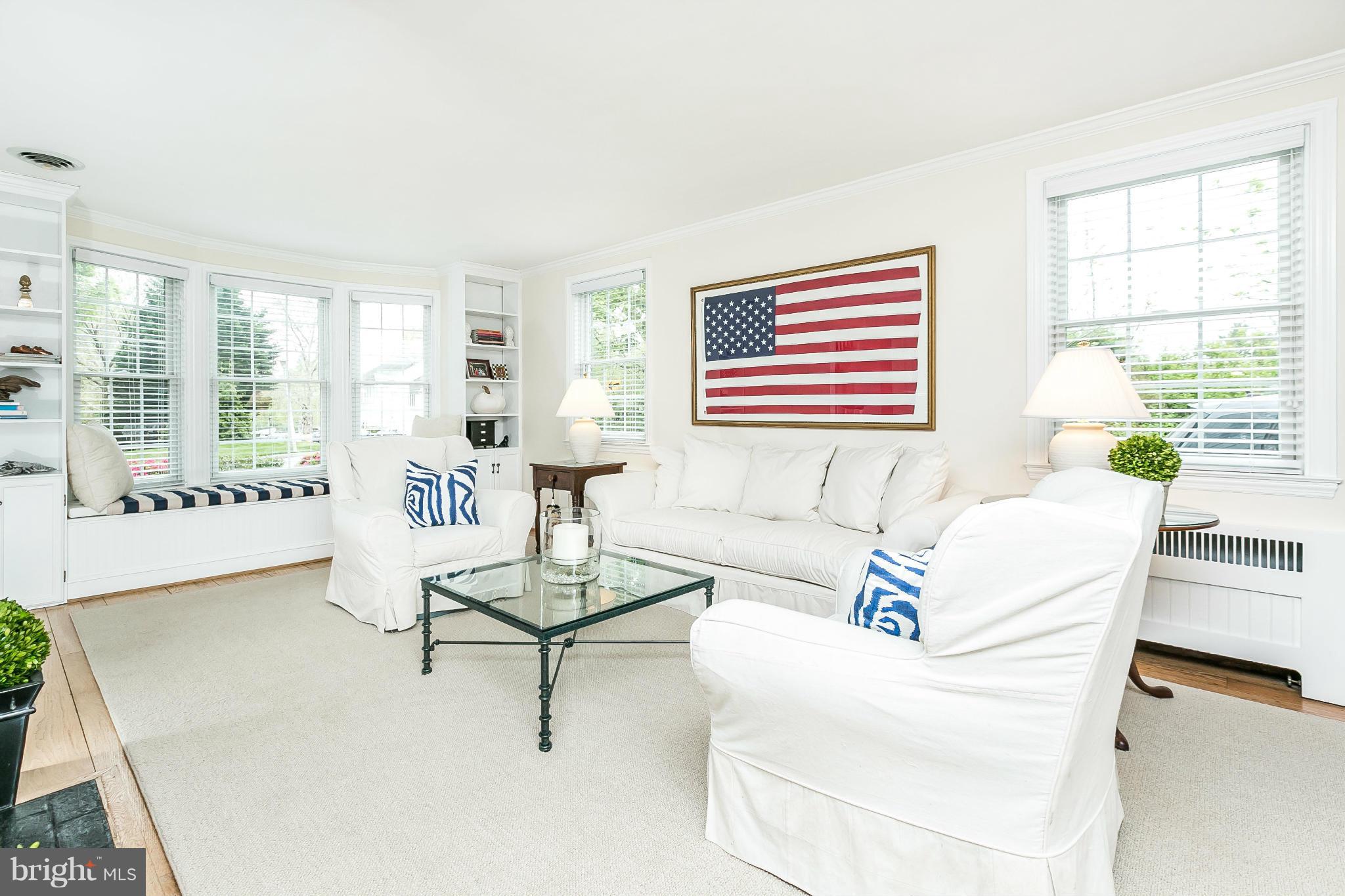 5700 Kenmore Road Baltimore, MD 21210 - Photo 5 of 30 a living room with furniture and a large window