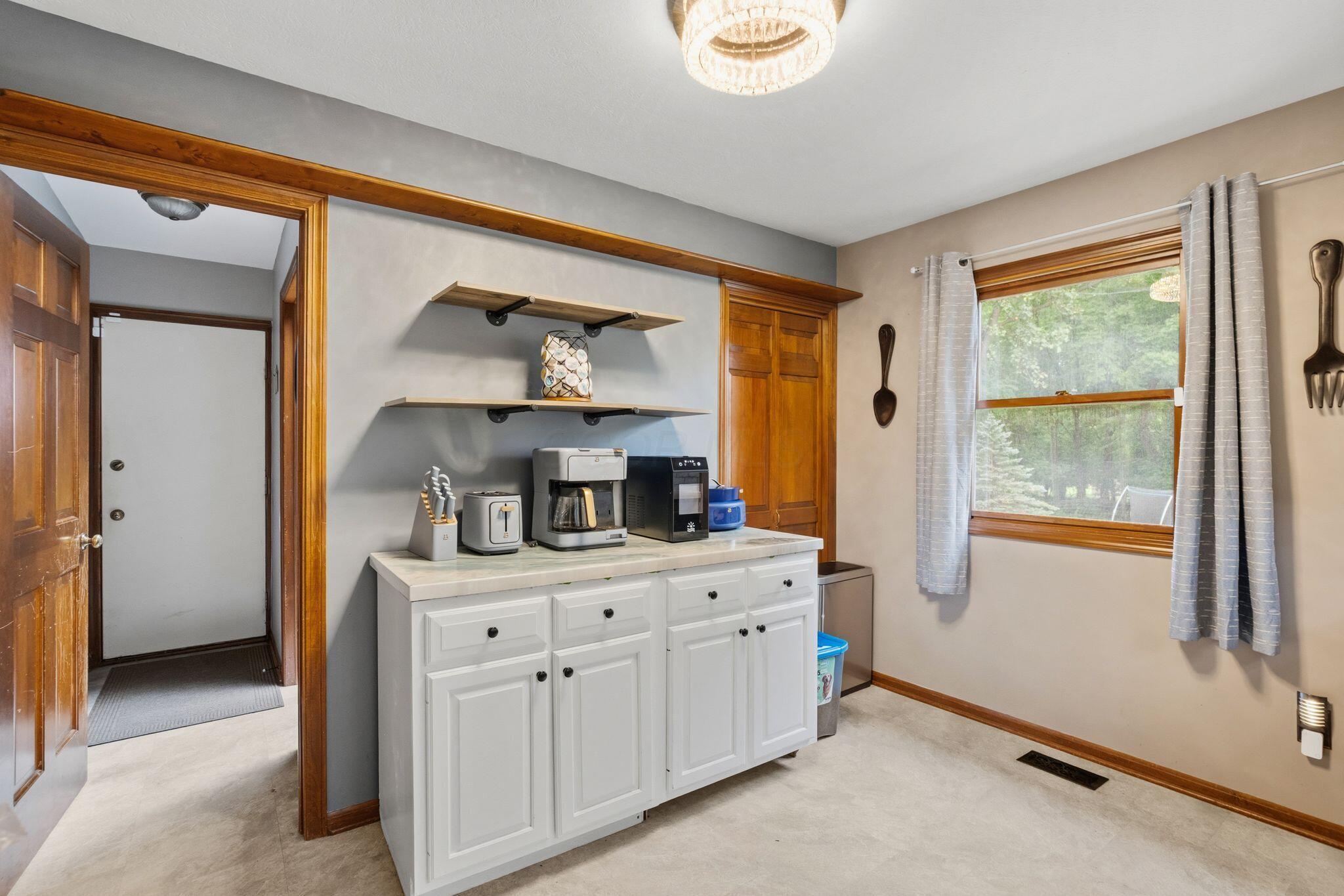 6711 Tussic St Road Westerville, OH 43082 - Photo 13 of 34 Buffet and Pantry