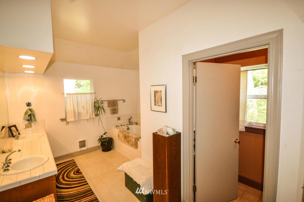 42 Thunder Road Port Townsend, WA 98368 - Photo 11 of 23 Gallery Image 11