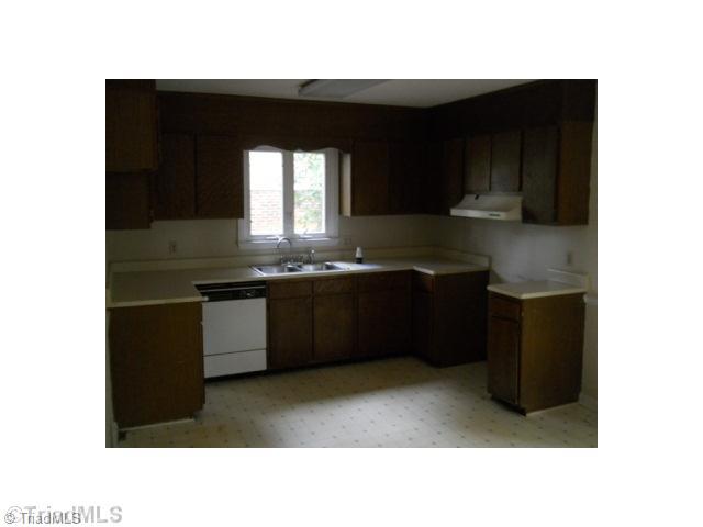 1629 Beaucrest Avenue High Point, NC 27265 - Photo 4 of 7 Kitchen.