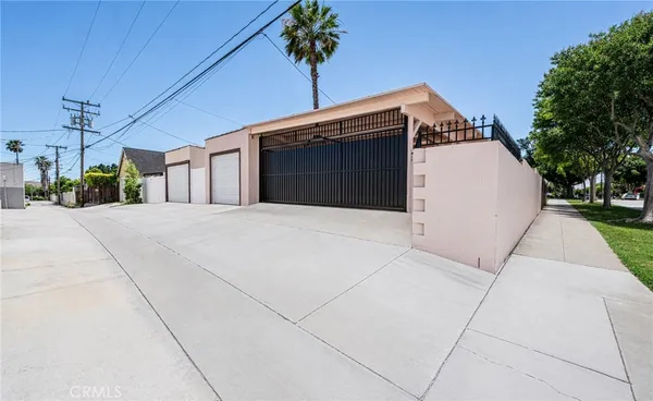 a view of a garage