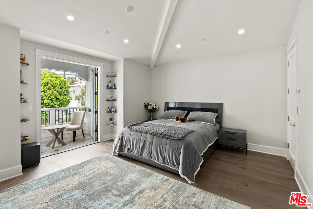 592 30th Street Manhattan Beach, CA 90266 - Photo 38 of 57 a spacious bedroom with a bed and a large window