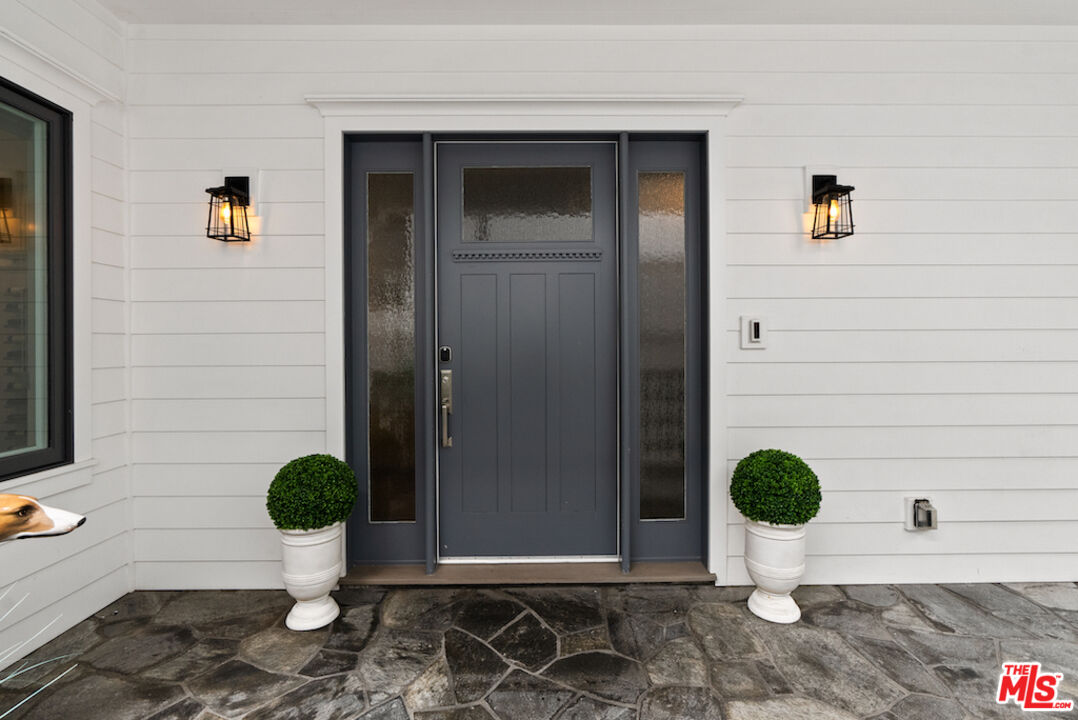 592 30th Street Manhattan Beach, CA 90266 - Photo 4 of 57 a view of a entryway of the house