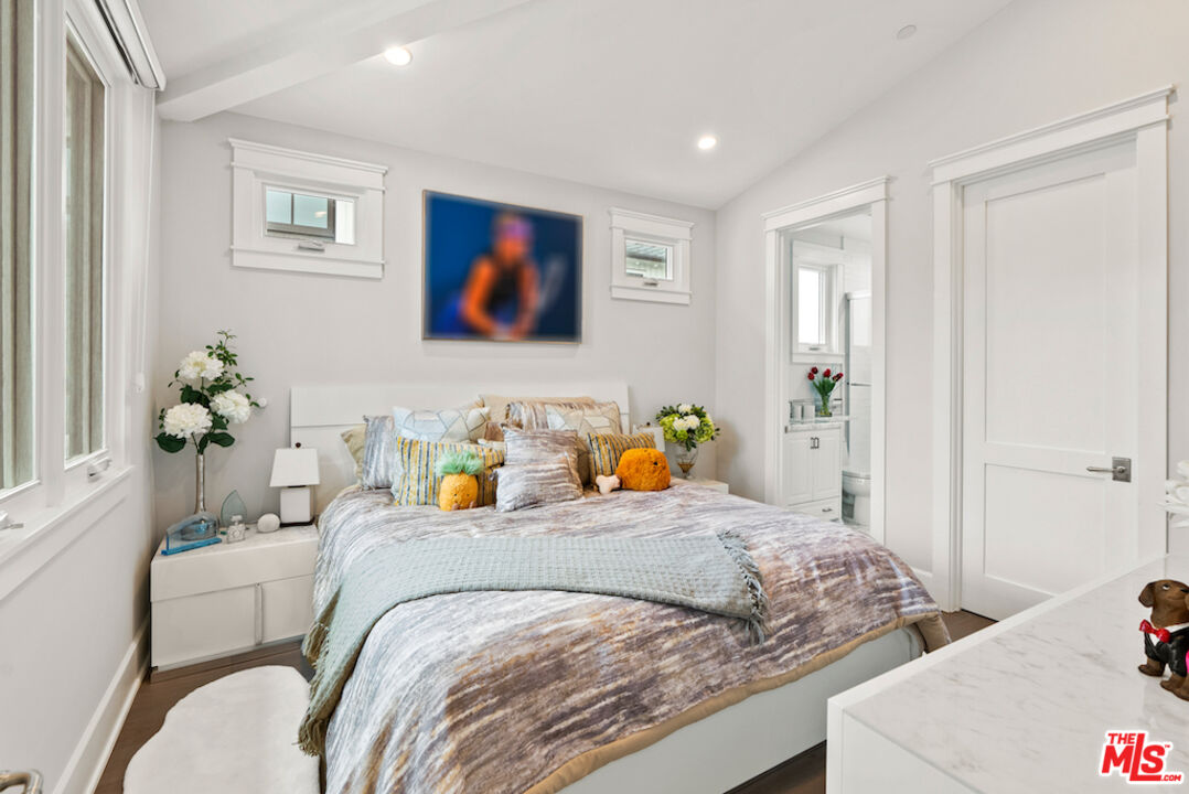 592 30th Street Manhattan Beach, CA 90266 - Photo 47 of 57 a bedroom with a bed and a dresser