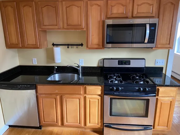 $2,200 | 26 Pinckney Street, Unit 4, Somerville, MA 02145