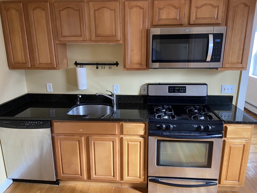 26 Pinckney Street, Unit 4 Somerville, MA 02145 - Photo 3 of 11