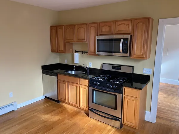 $2,200 | 26 Pinckney Street, Unit 4, Somerville, MA 02145