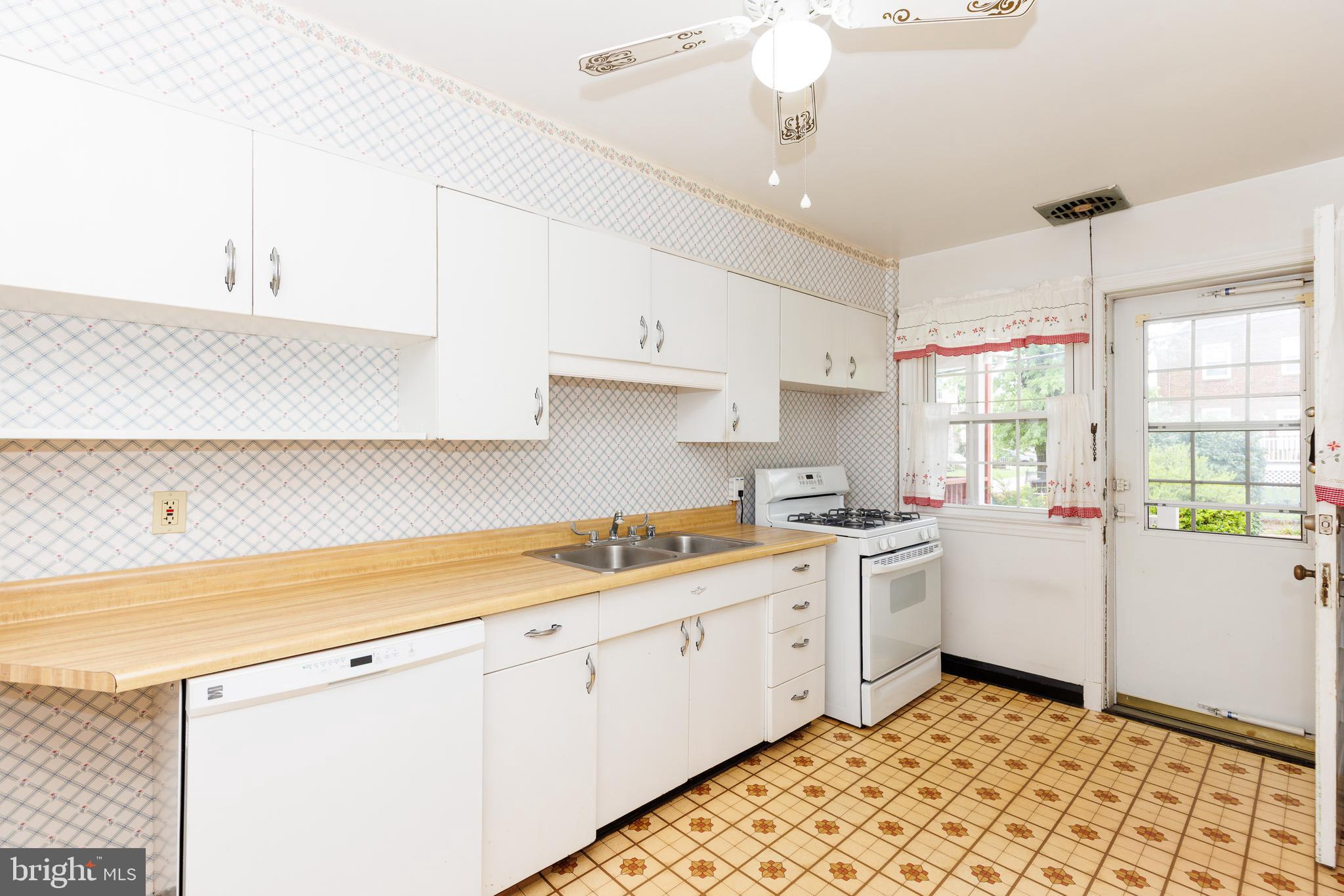 318 Whitfield Road Baltimore, MD 21228 - Photo 14 of 43 Ceiling fan & light fixture, dishwasher, gas stove